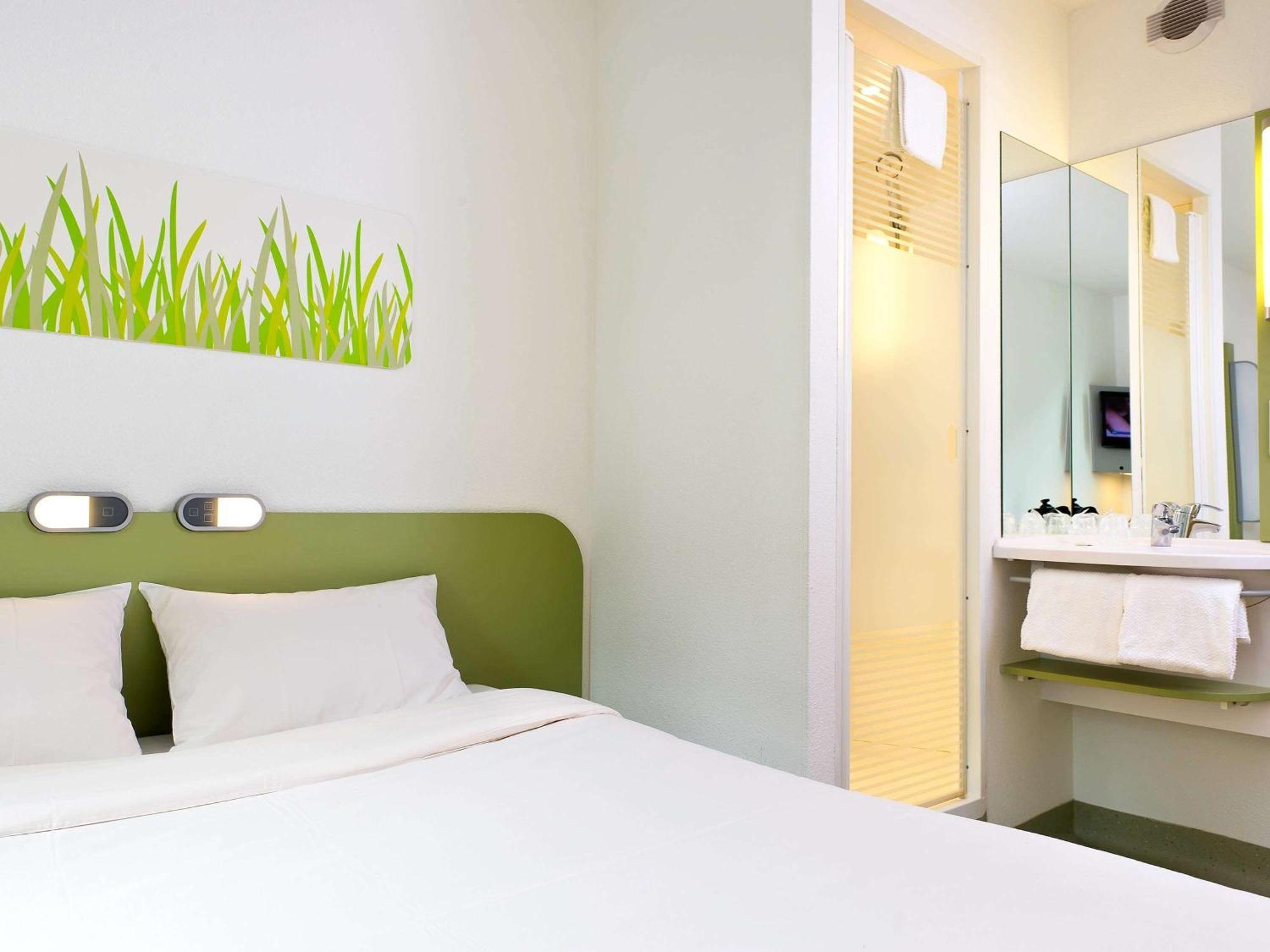 Ibis Budget Valenciennes Petite Forêt Exterior foto