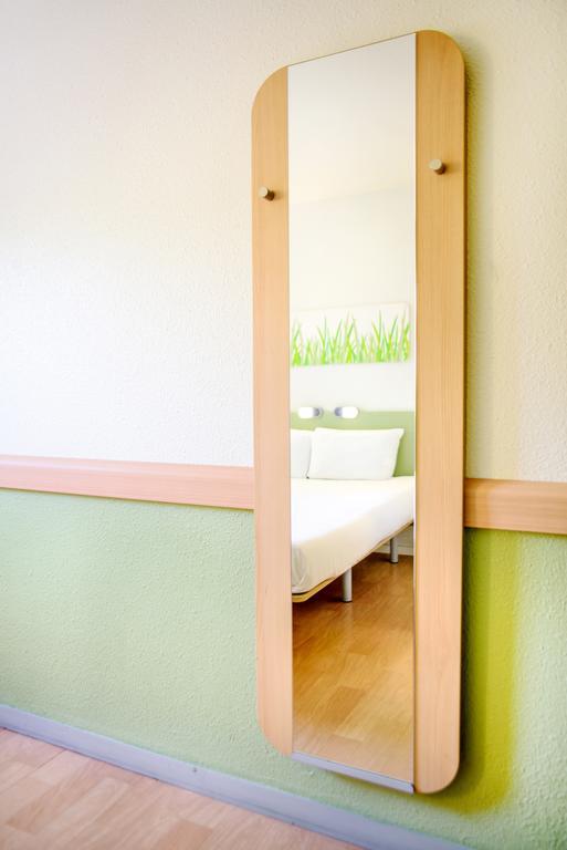 Ibis Budget Valenciennes Petite Forêt Exterior foto