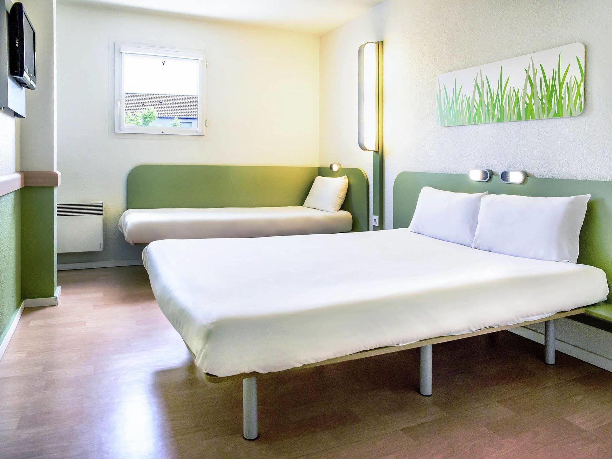 Ibis Budget Valenciennes Petite Forêt Exterior foto